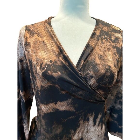 LuLaRoe Women's Medium Wrap Dress 3/4 Sleeve Abstract Pattern - Picture 4 of 7